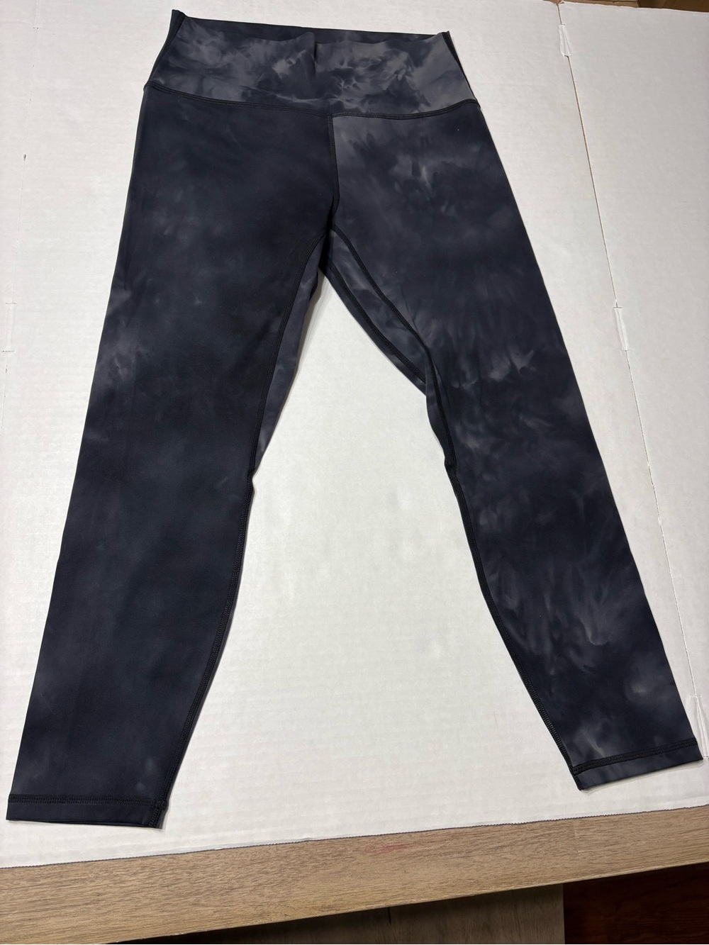 High-Rise Marble-Print Leggings — Black